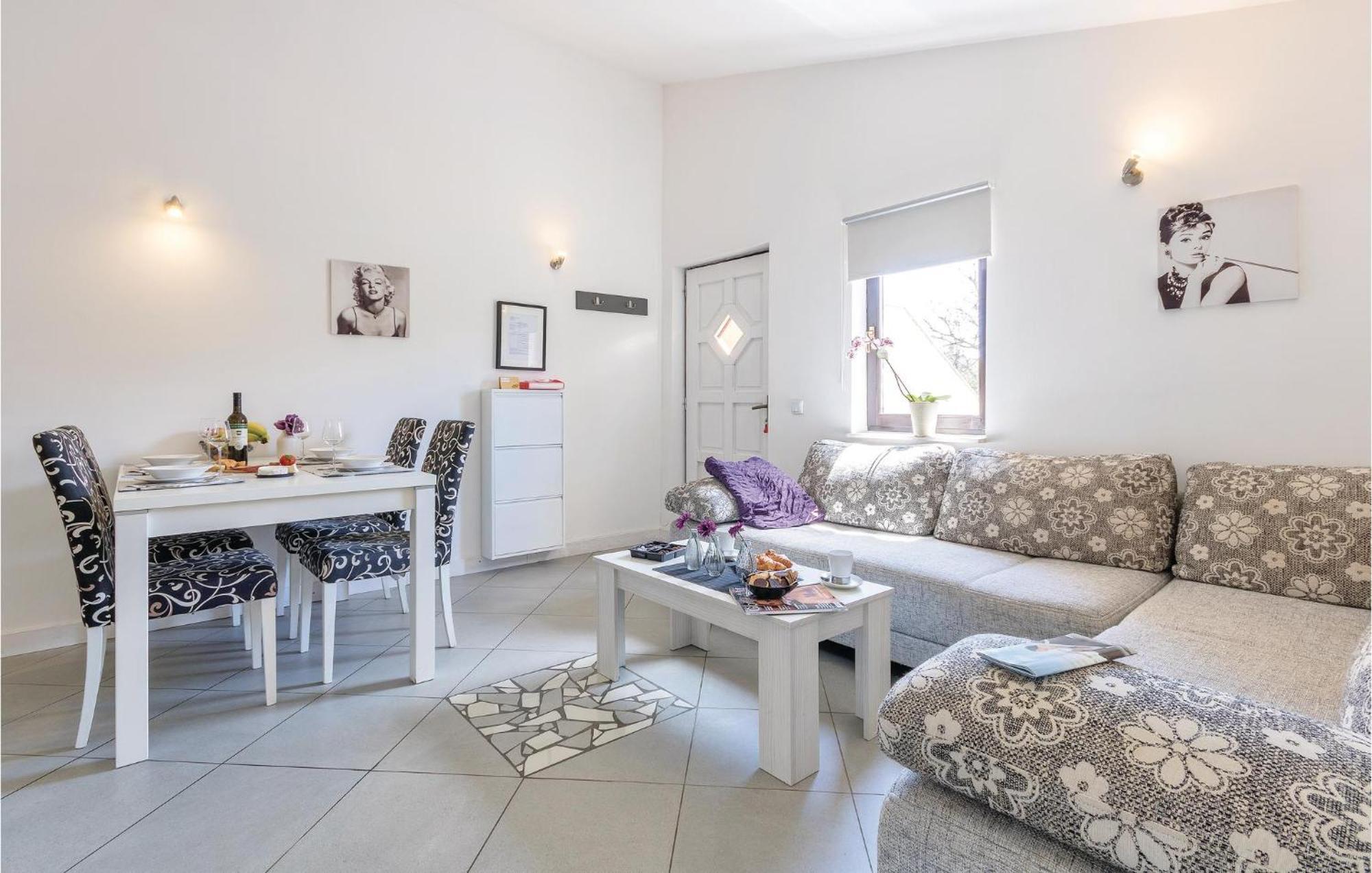 Amazing Apartment In Medulin With Wifi Exterior photo